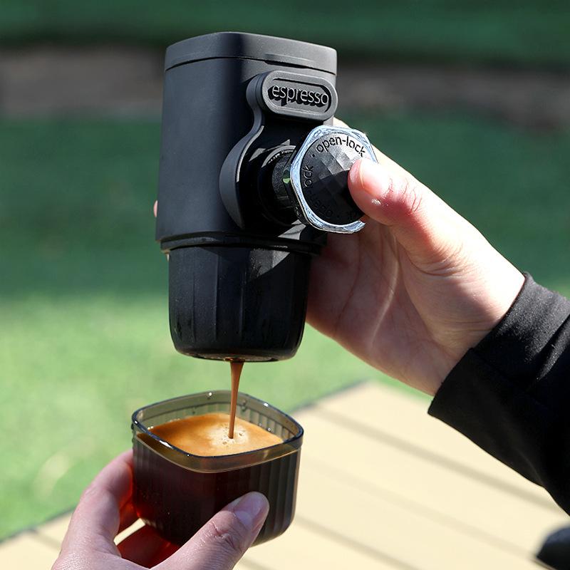 Portable Hand-Pressed Coffee Maker Home Travel Press-Type Coffee Machine(Black)